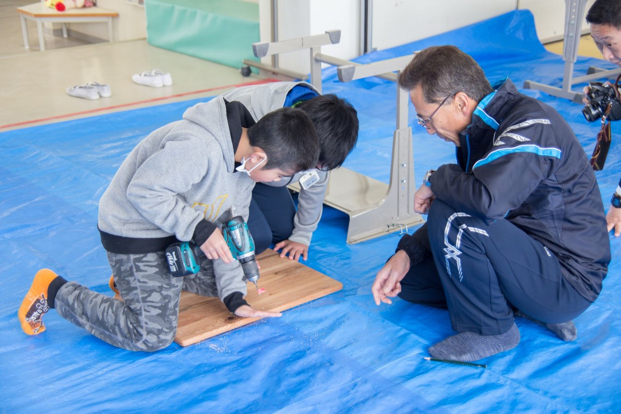 アベマキ学校机プロジェクト