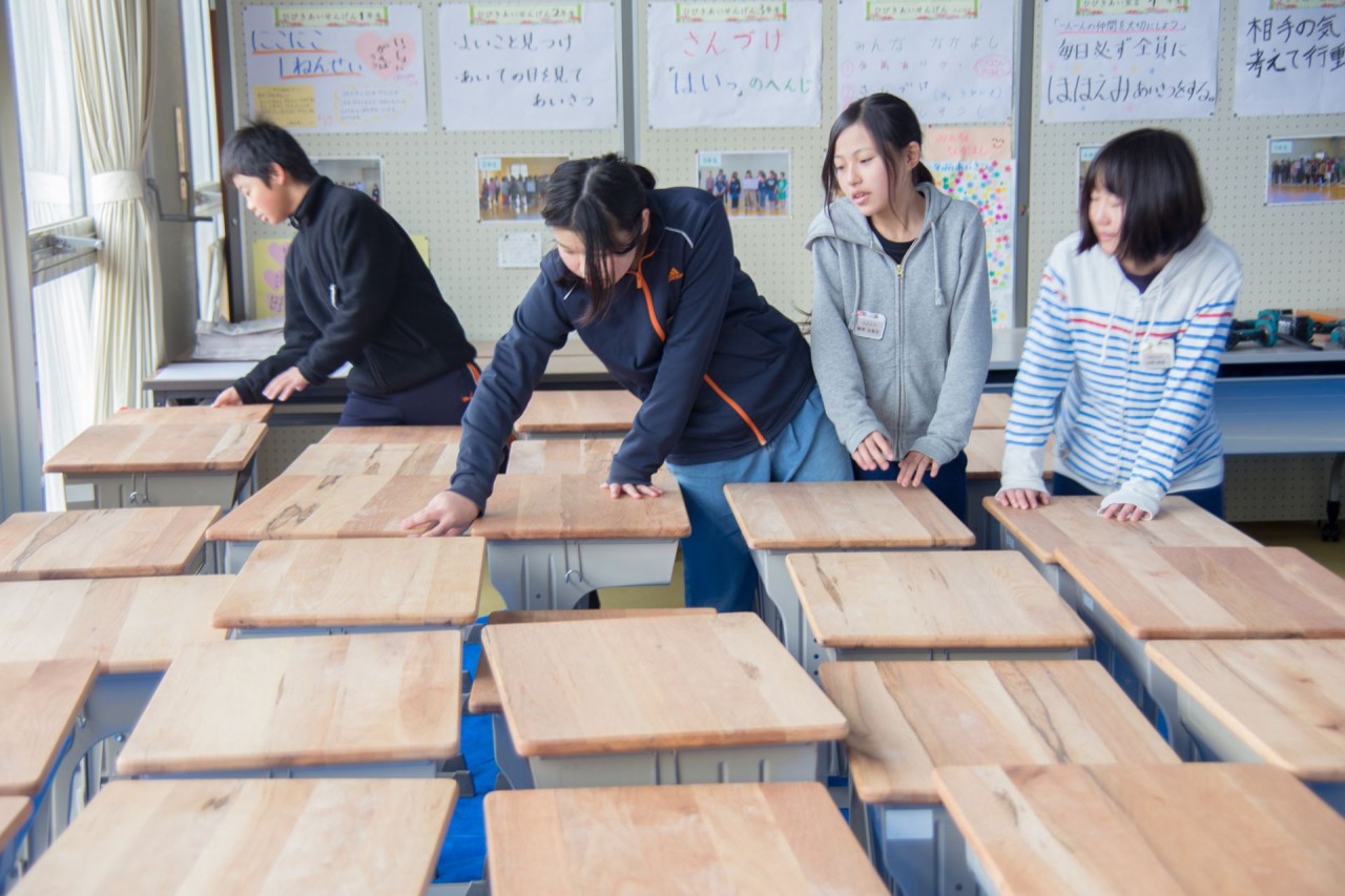 アベマキ学校机プロジェクト