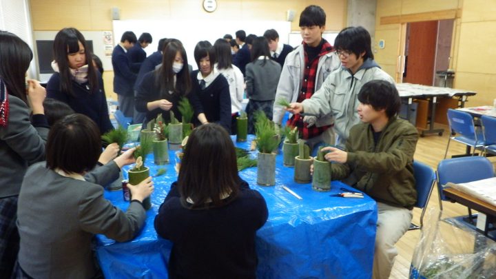 武義高校生徒会さんから、門松をいただきました。                                                                                                        〒501-3714岐阜県美濃市曽代88                                            TEL 0575-35-2525　info@forest.ac.jp