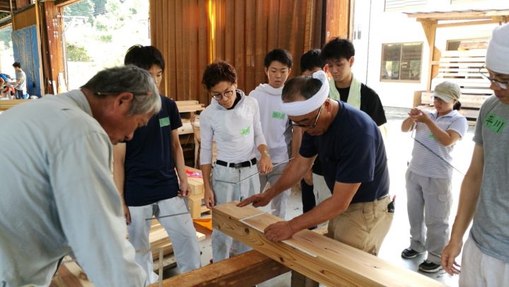 自力建設大工合宿の様子1