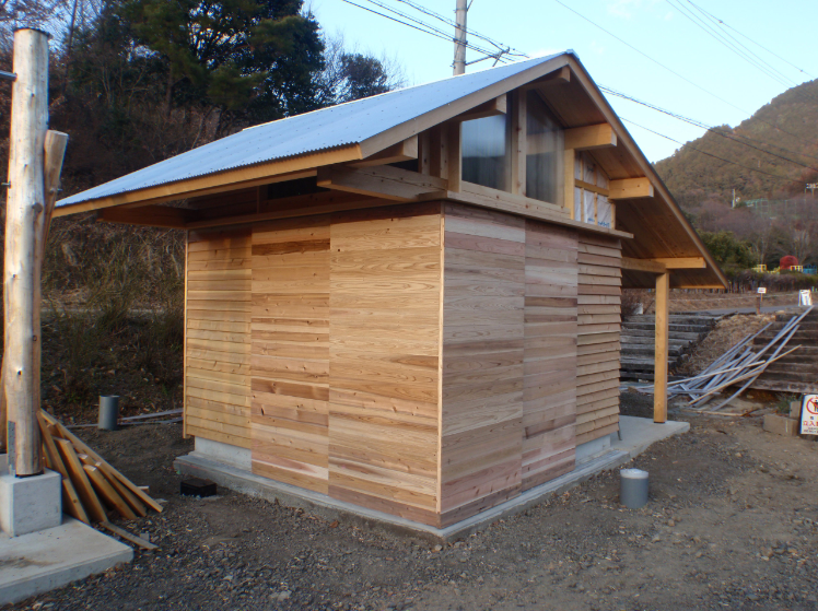 自力建設 使った釘は1000本超え 建具をつくる 岐阜県立森林文化アカデミー