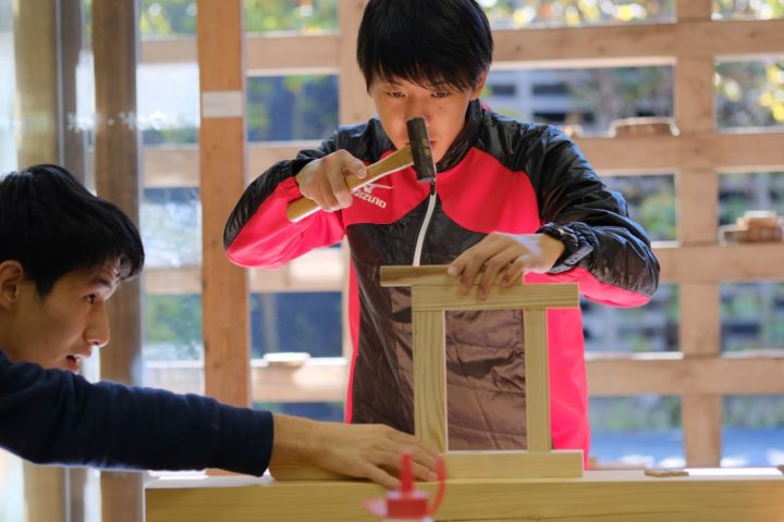 子ども椅子の組立て