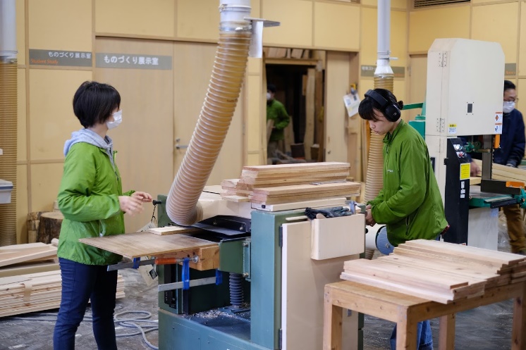リクライニングチェア「家具をつくる（自力建設）」 : 岐阜県立森林 