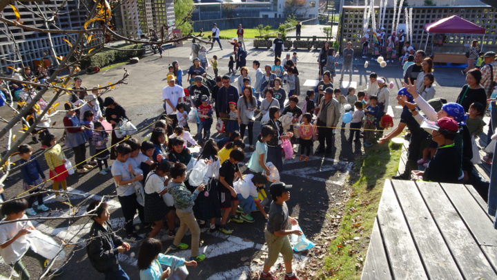 昨年度の翔楓祭「餅まき」の様子