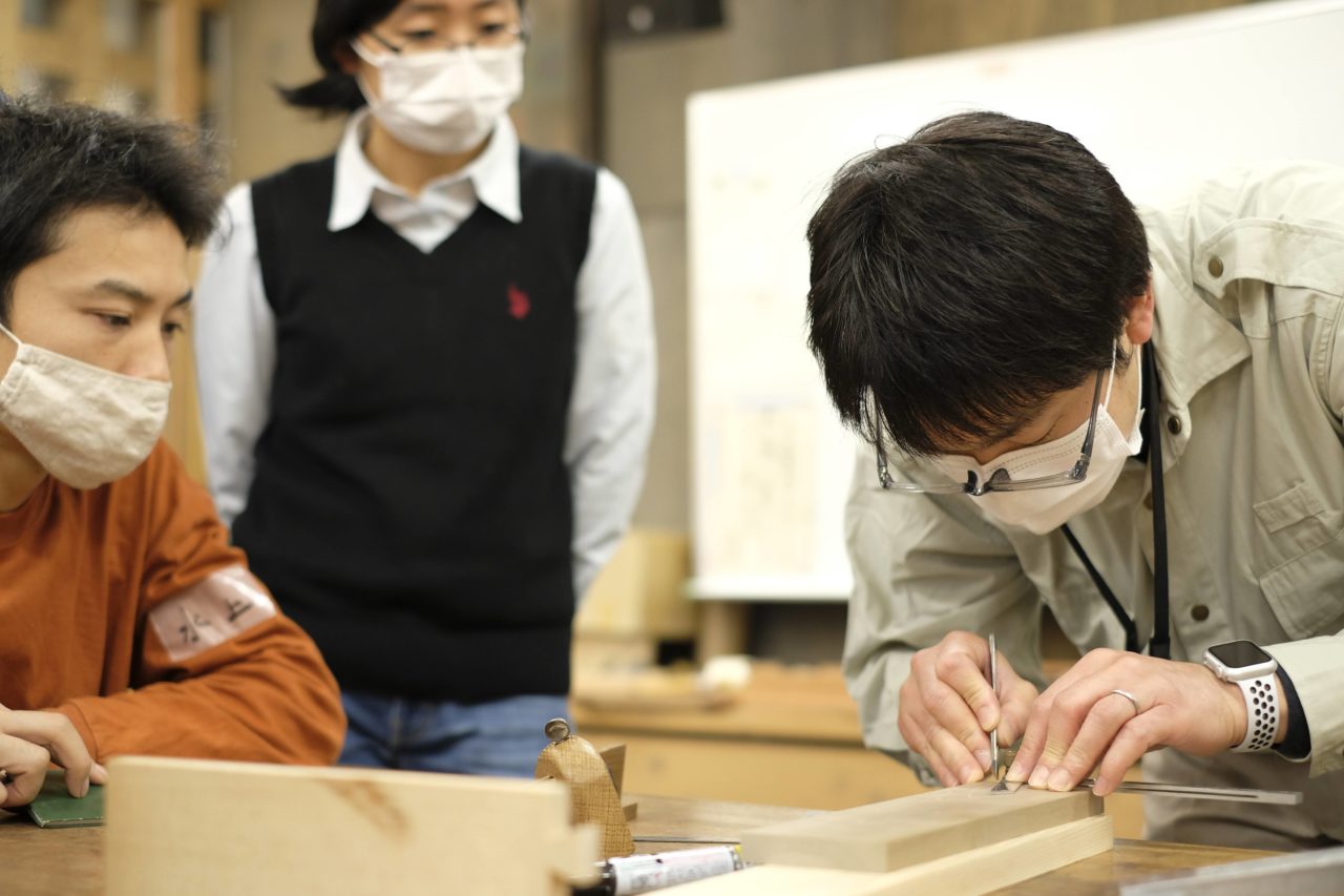 学生の目も真剣です