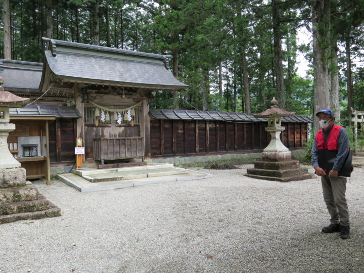 護山神社境内