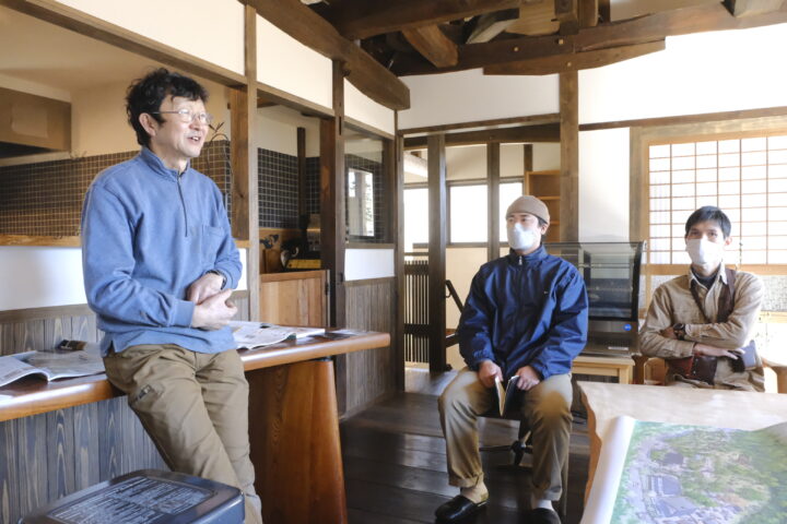 椅子の学び舎にて