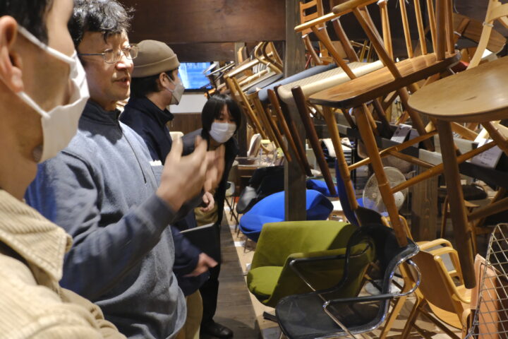 椅子の学び舎の展示