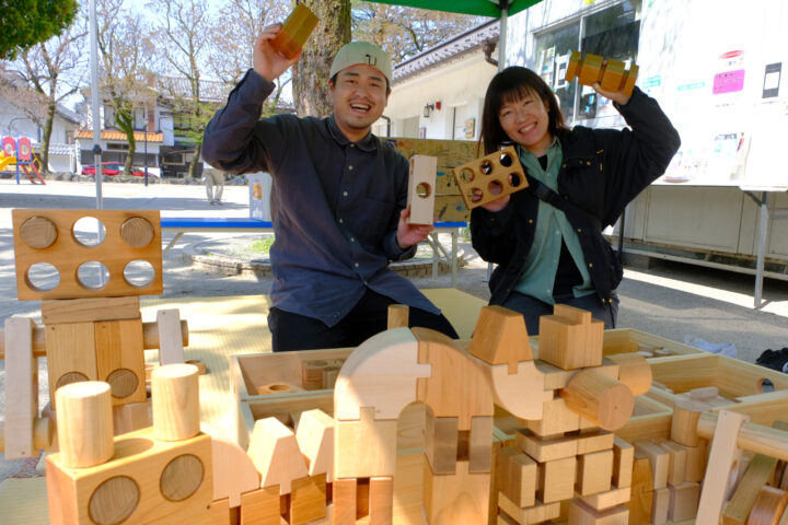 大垣公園プレーパークに納めた岐阜県産材の積み木