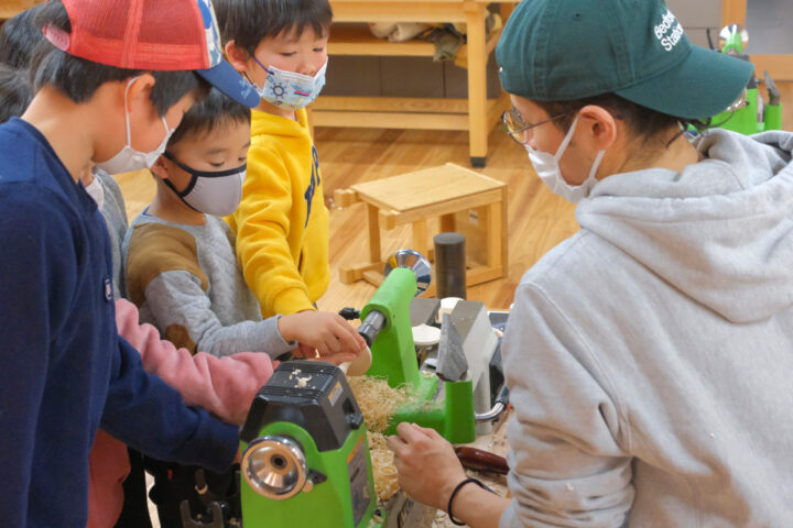 ぎふ木遊館で開催した独楽作り体験