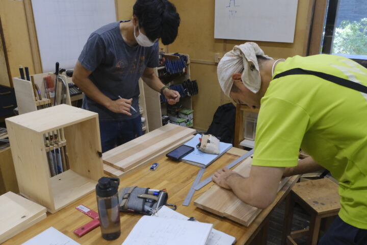 実習2日目は棚を作ります。