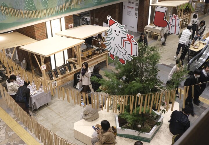 みんなで伐採した会場中央のシンボルツリー