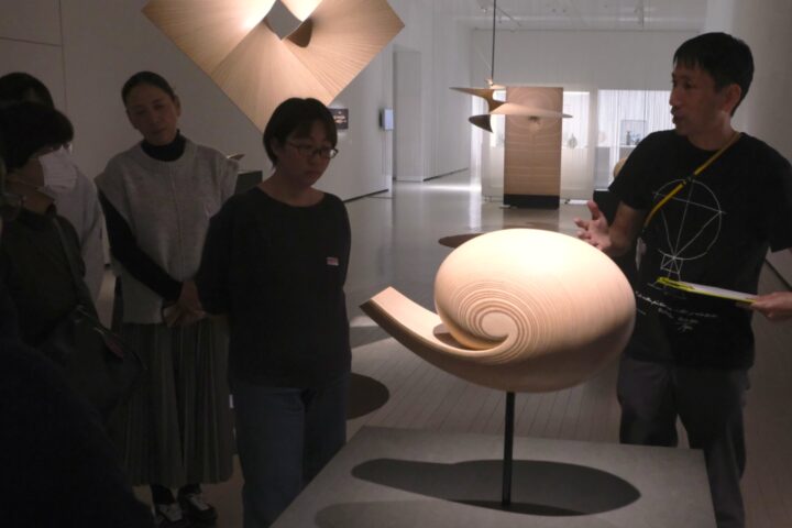 リズミック・プライウッドの作品を集めた展示室