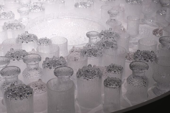 氷柱をモチーフにしたグラス