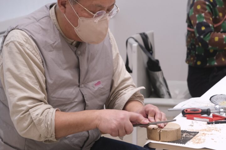 木彫やすりで形を整える