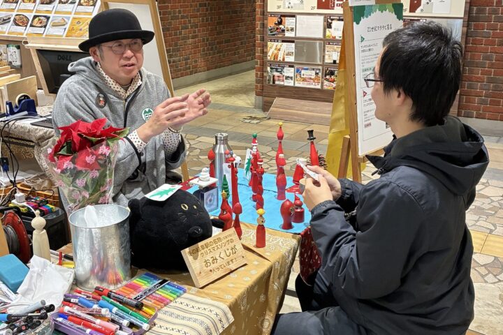 こけしを介して話が弾む