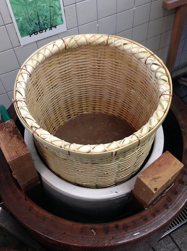 美濃の手漉き和紙に使われるねべし籠