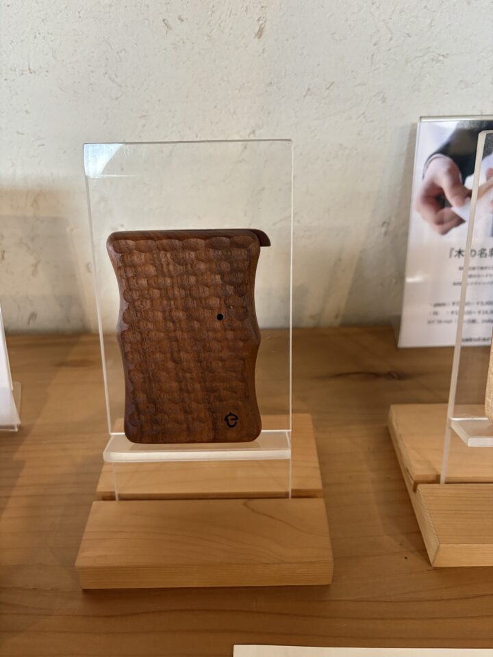 塩谷さんの代表作の1つ、iPhoneケース