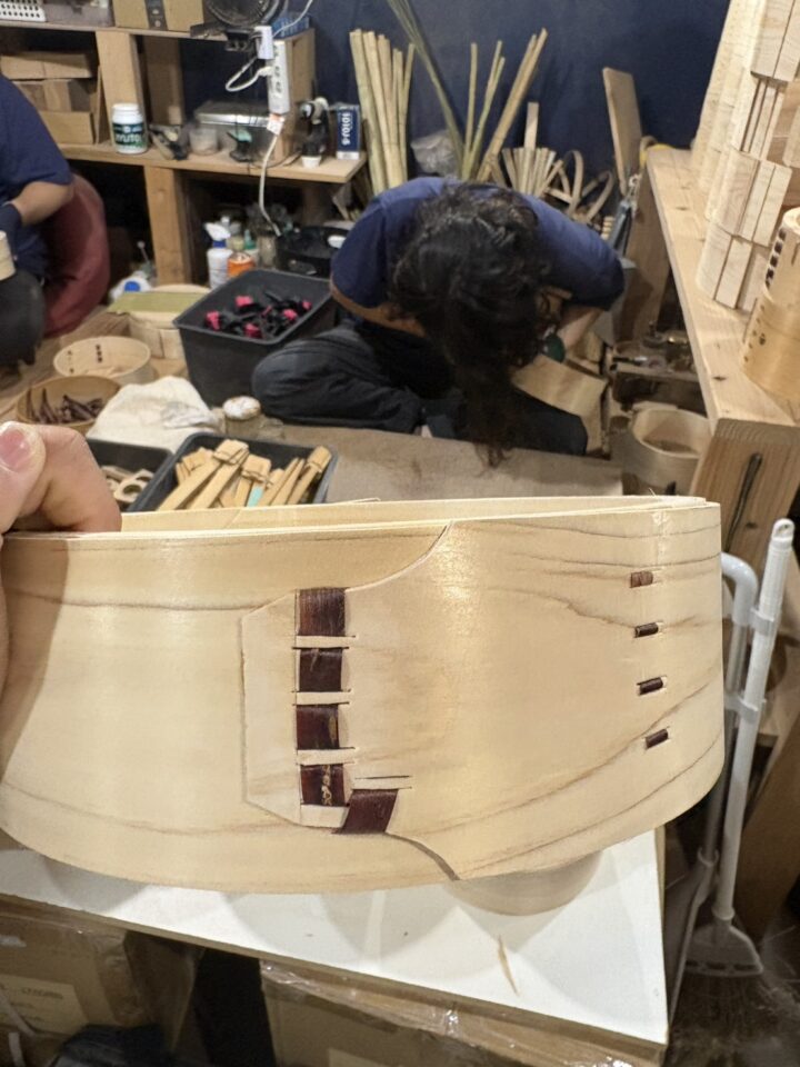桜の皮で綴じられたせいろ