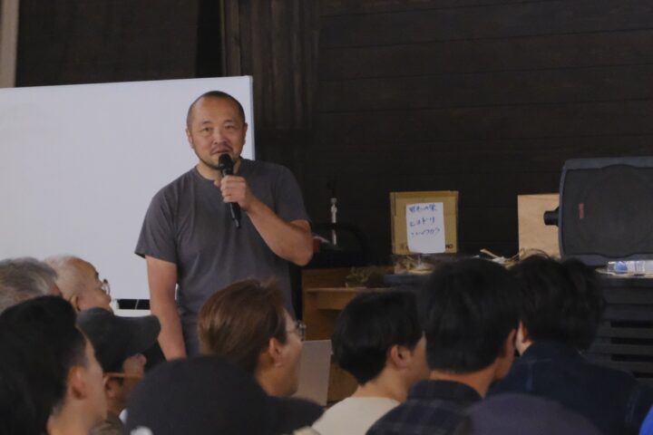森林文化の講義をする齋藤さん